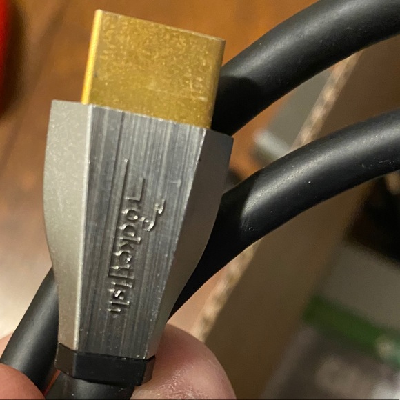 Xbox one s with disc slot for 4K game and Blu-ray - Picture 7 of 7